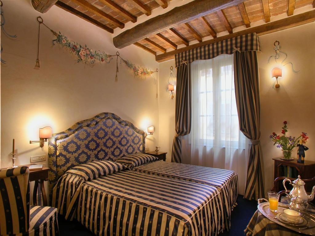 Hotel Relais Dell'Orologio Пиза Стая снимка